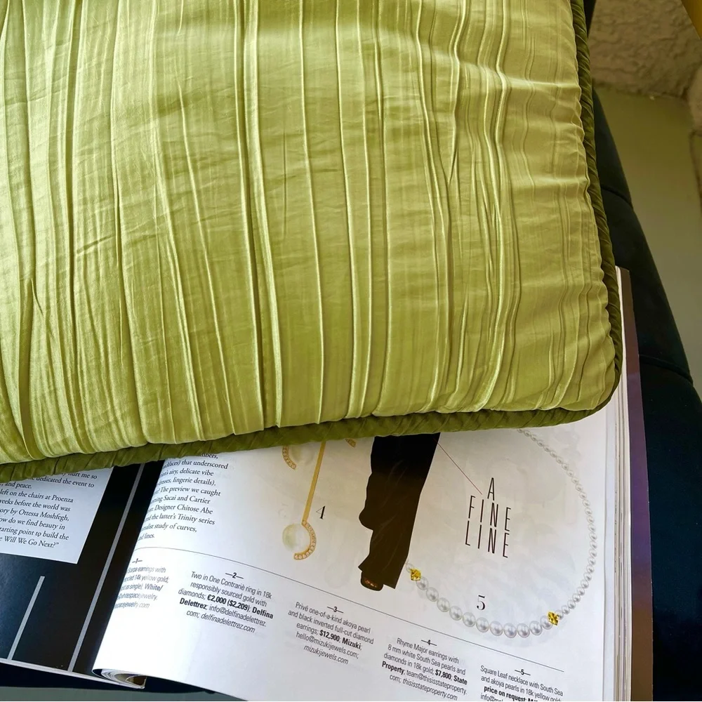 Such Home Collection Olives Green Filled Pillow W 17” / D 17” / H 4